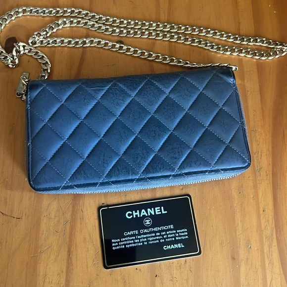 CHANEL QUILTED ZIPPY WALLET FOR IPHONE PLUS - Picture 3 of 15